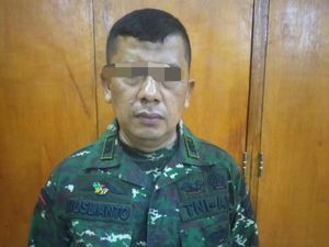 Diamankan Petugas, Pria di Medan Ngaku 12 Tahun Jadi TNI Gadungan Diamankan Petugas, Pria di Medan Ngaku 12 Tahun Jadi TNI Gadungan