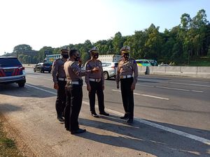 Puncak Arus Balik Idul Adha, Polisi Siapkan Contra Flow di Tol Cikampek