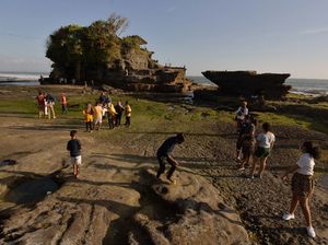Suasana Libur Idul Adha di Tanah Lot