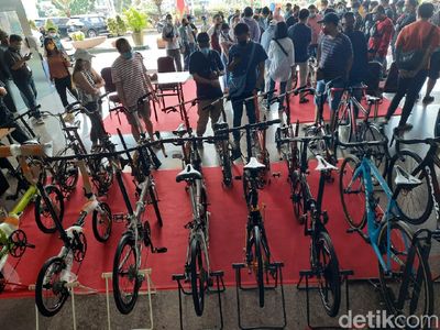 Beli Sepeda Biar Sehat Tapi Kok Berkerumun, Tidak Takut Corona?
