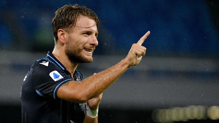 NAPLES, ITALY - AUGUST 01: Ciro Immobile of SS Lazio celebrates a frist goal during the Serie A match between SSC Napoli and  SS Lazio at Stadio San Paolo on August 01, 2020 in Naples, Italy. (Photo by Marco Rosi - SS Lazio/Getty Images)