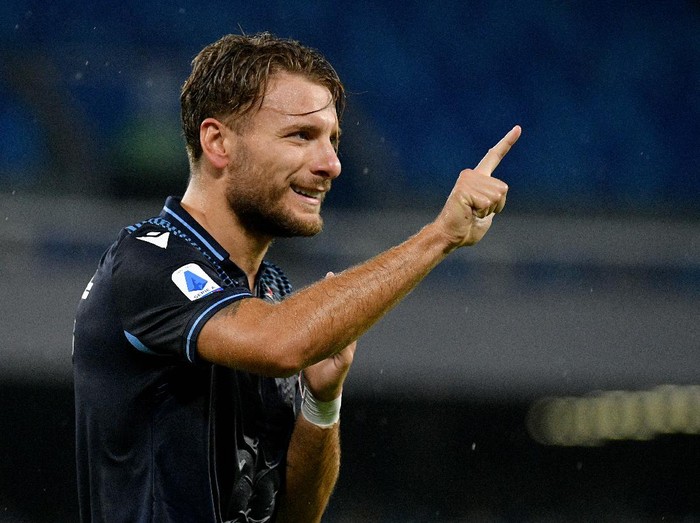 NAPLES, ITALY - AUGUST 01: Ciro Immobile of SS Lazio celebrates a frist goal during the Serie A match between SSC Napoli and  SS Lazio at Stadio San Paolo on August 01, 2020 in Naples, Italy. (Photo by Marco Rosi - SS Lazio/Getty Images)