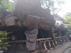 Foto: Sensasi Unik Kulineran Zaman Batu di Thailand