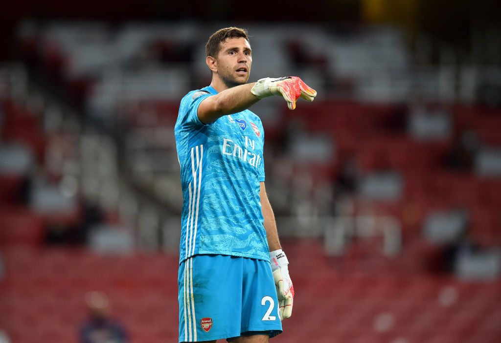 LONDON, ENGLAND - JULY 15: Emiliano Martinez of Arsenal gives his teammates instructions during the Premier League match between Arsenal FC and Liverpool FC at Emirates Stadium on July 15, 2020 in London, England. Football Stadiums around Europe remain empty due to the Coronavirus Pandemic as Government social distancing laws prohibit fans inside venues resulting in all fixtures being played behind closed doors. (Photo by Glyn Kirk/Pool via Getty Images)