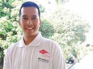 Anak Tifatul Sembiring Kritik Bapaknya soal Jin Buang Anak: Koplak! Anak Tifatul Sembiring Kritik Bapaknya soal Jin Buang Anak: Koplak!