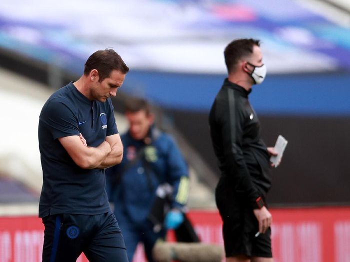 Frank Lampard LONDON, ENGLAND - AUGUST 01: Frank Lampard, Manager of Chelsea reacts during the Heads Up FA Cup Final match between Arsenal and Chelsea at Wembley Stadium on August 01, 2020 in London, England. Football Stadiums around Europe remain empty due to the Coronavirus Pandemic as Government social distancing laws prohibit fans inside venues resulting in all fixtures being played behind closed doors. (Photo by Adam Davy/Pool via Getty Images)
