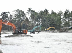Imbas Banjir, Belasan Alat Berat Dikerahkan untuk Normalisasi Sungai Masamba