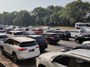 Urai Kemacetan, Ada Contraflow di Tol Jakarta-Cikampek Urai Kemacetan, Ada Contraflow di Tol Jakarta-Cikampek