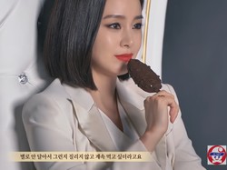 Kontras dengan Wajah Cantik, Kim Tae Hee Diledek Karena Casing Hp-nya Jadul