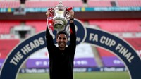 Dirangkum detikSport dari media-media Inggris, ada lima kandidat pengganti Mikel Arteta untuk mengisi kursi manajer Arsenal. Meski Arteta, sudah mempersembahkan titel Piala FA dan Community Shield (Getty Images/Catherine Ivill)