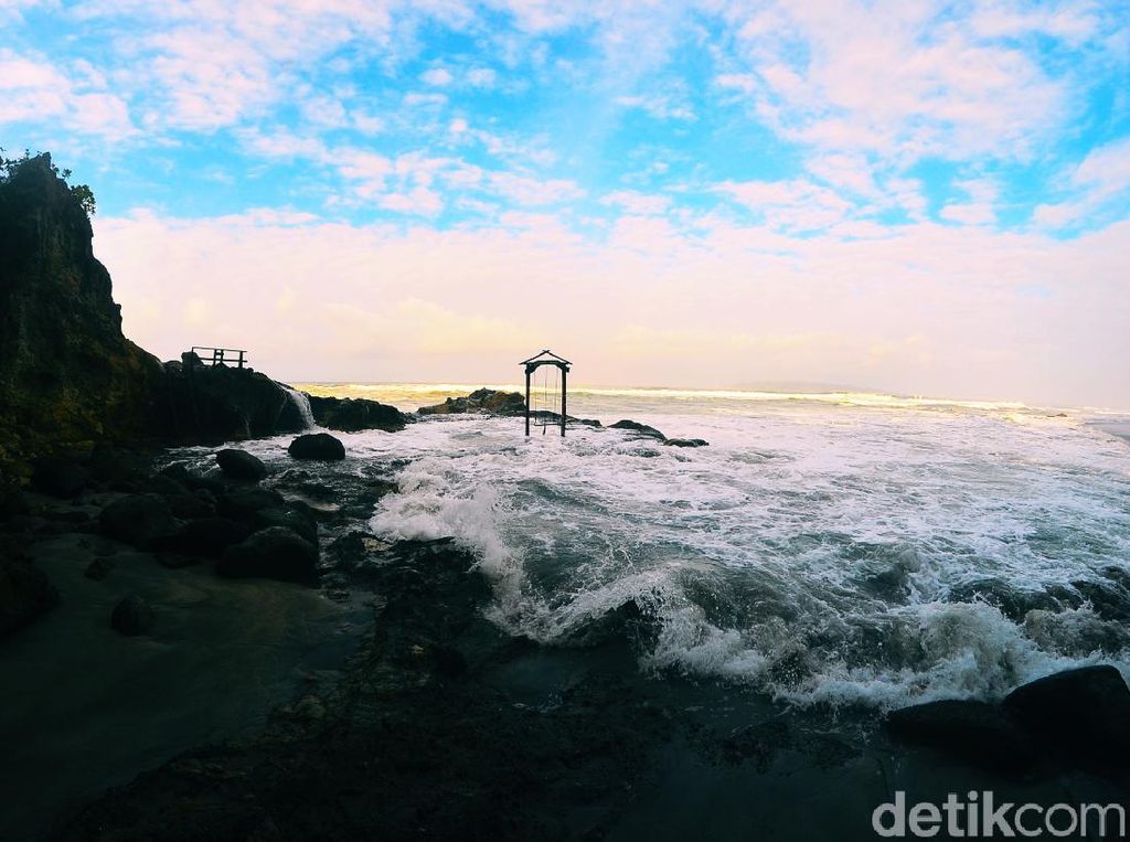 Pantai Karangnini, Destinasi Liburanmu Selanjutnya di Pangandaran Pantai Karangnini, Destinasi Liburanmu Selanjutnya di Pangandaran