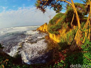 Pantai Karangnini yang Eksotis