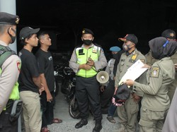 Razia Masker di Kota Blitar, Petugas Temukan Anak Diduga Mabuk dan Bawa Sajam