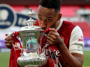 Arsenal ke Aubameyang: Trofi Sudah Didapat, Waktunya Kontrak Baru?