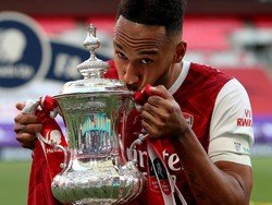 Arsenal ke Aubameyang: Trofi Sudah Didapat, Waktunya Kontrak Baru?