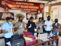 Polisi Tangkap 4 Pengedar Sabu di NTB, 1 Ditembak