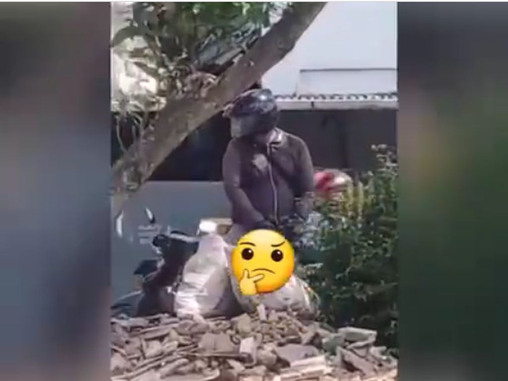 Pemotor Pamer Alat Kelamin Teror Warga di Ciparay Bandung Pemotor Pamer Alat Kelamin Teror Warga di Ciparay Bandung