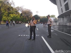 Antrean Pengunjung Sesi 3 di Ring Road GBK Menurun
