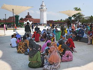 Tempat Wisata di Banten Diserbu Warga Saat Libur Idul Adha