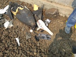 Terobos Perlintasan di Bogor, Pemotor Tewas Tertabrak Kereta