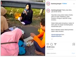 Duh, Keluarga Ini Kok Makan-makan di Bahu Jalan Tol Sih?