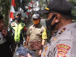 Tak Pakai Masker, Warga-Wisatawan Dihukum Nyanyi Indonesia Raya di Bandung