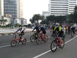 Bundaran HI Masih Ramai Pesepeda-Pejalan Kaki Meski Tak Ada CFD