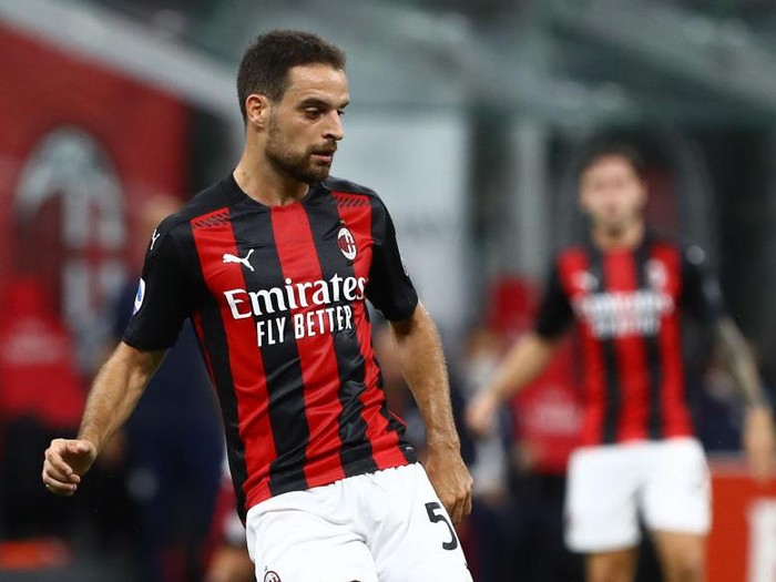 MILAN, ITALY - AUGUST 01:  Giacomo Bonaventura of AC Milan in action during the Serie A match between AC Milan and Cagliari Calcio at Stadio Giuseppe Meazza on August 01, 2020 in Milan, Italy.  (Photo by Marco Luzzani/Getty Images)
