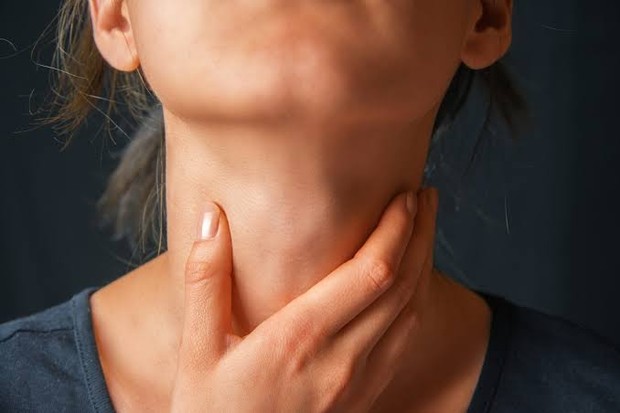 https://www.health.com/ Penyakit graves disease autoimmune hyperthyroid dapat mempengaruhi siapa saja, tapi umumnya dialami wanita berusia 40 tahun ke bawah.