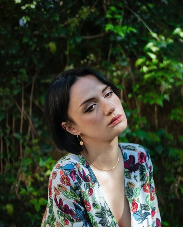 menarik nafas perlahan