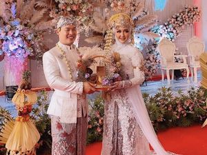 Viral Bikin Gemes, Makeup Artist Menikah Ikut Dandani Istri di Pelaminan