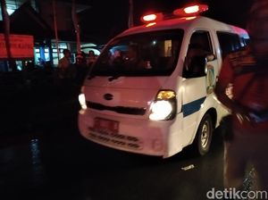 Kebakaran di Gunung Kemendur Balikpapan, 2 Petugas Damkar Dilarikan ke RS