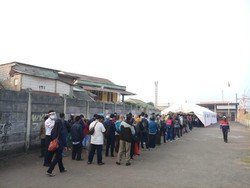 Viral Antrean Penumpang Tak Berjarak di Stasiun Bojong Gede, Ini Kata KCI