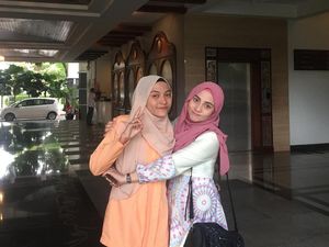 Emak-emak Awet Muda Viral di TikTok, Bak Kakak Adik dengan Anak