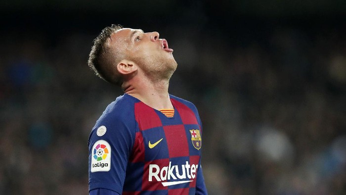 MADRID, SPAIN - MARCH 01: Arthur of FC Barcelona reacts during the Liga match between Real Madrid CF and FC Barcelona at Estadio Santiago Bernabeu on March 01, 2020 in Madrid, Spain. (Photo by Gonzalo Arroyo Moreno/Getty Images)