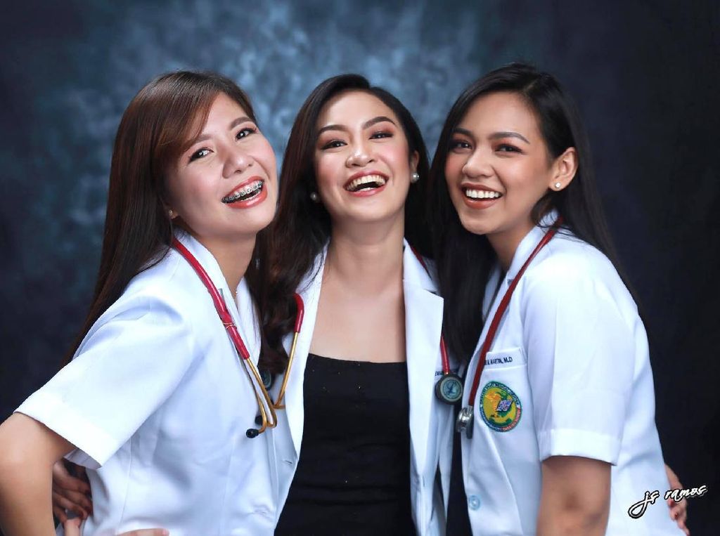 BFF Goals, Potret Inspiratif 3 Sahabat Kecil yang Sama-sama Lulus Jadi Dokter BFF Goals, Potret Inspiratif 3 Sahabat Kecil yang Sama-sama Lulus Jadi Dokter