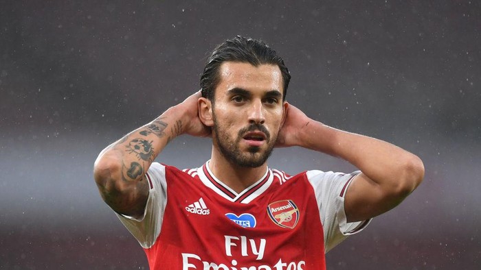 LONDON, ENGLAND - JULY 07: Dani Ceballos of Arsenal reacts during the Premier League match between Arsenal FC and Leicester City at Emirates Stadium on July 07, 2020 in London, England. Football Stadiums around Europe remain empty due to the Coronavirus Pandemic as Government social distancing laws prohibit fans inside venues resulting in all fixtures being played behind closed doors. (Photo by Michael Regan/Getty Images)