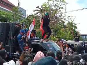 Demo Pekerja Hiburan Malam Surabaya Sempat Diwarnai Aksi Dugem