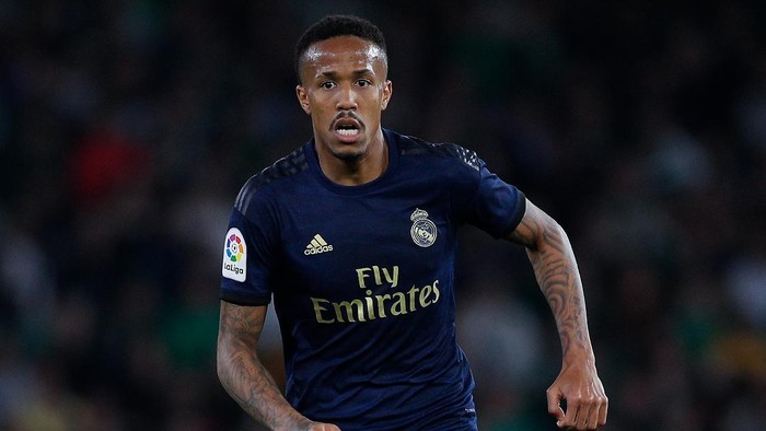 SEVILLE, SPAIN - MARCH 08: Eder Militao of Real Madrid CF runs with the ball during the Liga match between Real Betis Balompie and Real Madrid CF at Estadio Benito Villamarin on March 08, 2020 in Seville, Spain. (Photo by Fran Santiago/Getty Images)