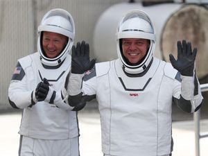 2 Astronot Misi Historis SpaceX-NASA Telah Mendarat di Bumi 2 Astronot Misi Historis SpaceX-NASA Telah Mendarat di Bumi