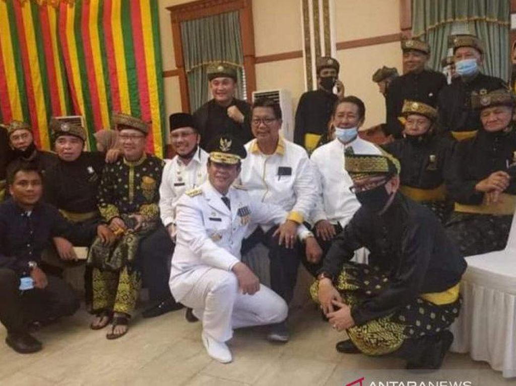 Gubernur Kepri Isdianto Minta Maaf Terkait Penularan COVID-19 Gubernur Kepri Isdianto Minta Maaf Terkait Penularan COVID-19