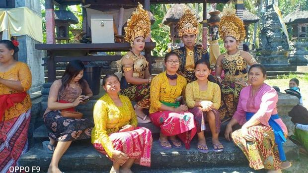 I Made Sukartayasa saat menikahi 2 gadis sekaligus