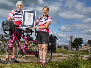 Keliling Dunia dengan Sepeda Tandem, 2 Perempuan Pecahkan Rekor Dunia