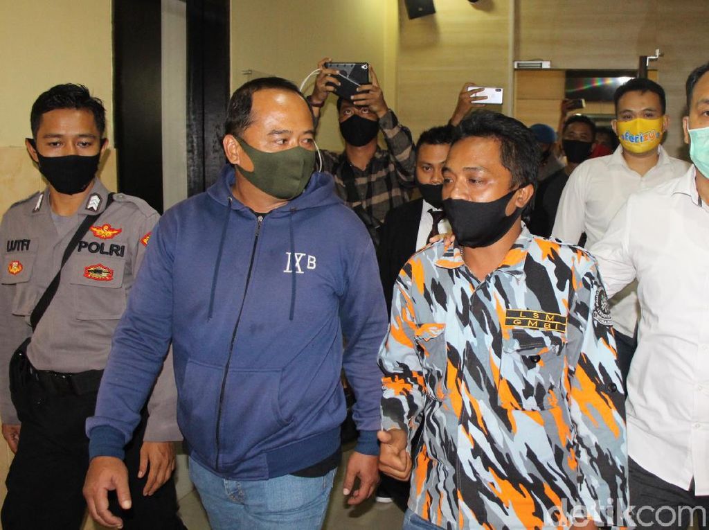 Polisi Buru Tiga Pelaku Lain yang Keroyok Dokter di Banyuwangi Polisi Buru Tiga Pelaku Lain yang Keroyok Dokter di Banyuwangi