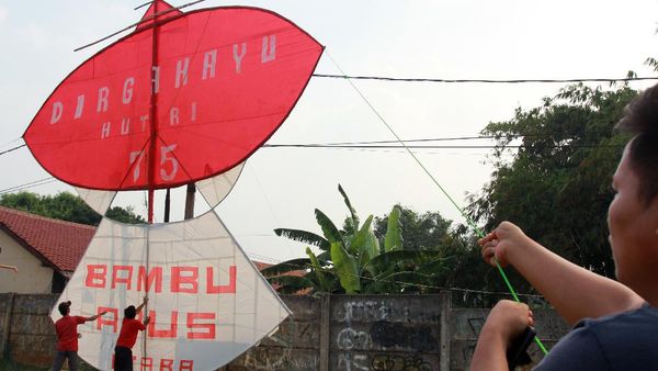 Tangsel Punya Layang-layang Raksasa Berbobot 50 Kg Lho