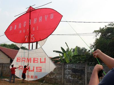 Tangsel Punya Layang-layang Raksasa Berbobot 50 Kg Lho