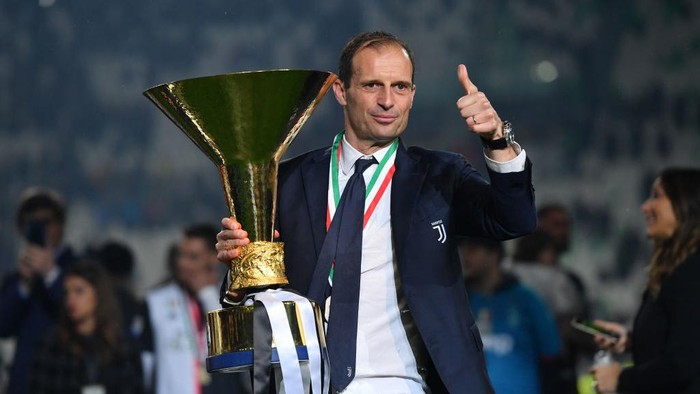 TURIN, ITALY - MAY 19: Head coach Massimiliano Allegri of Juventus celebrates during the awards ceremony after winning the Serie A Championship during the Serie A match between Juventus and Atalanta BC on May 19, 2019 in Turin, Italy. (Photo by Tullio M. Puglia/Getty Images)