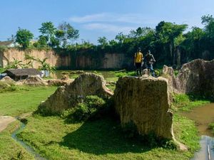 Mencari Godzilla di Tebing Koja Tangerang