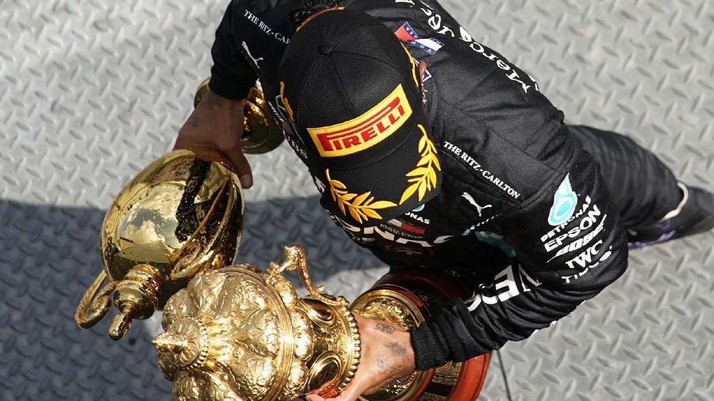 Momen Lewis Hamilton Juara GP Inggris dengan Ban Pecah