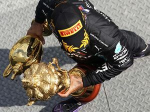 Momen Lewis Hamilton Juara GP Inggris dengan Ban Pecah